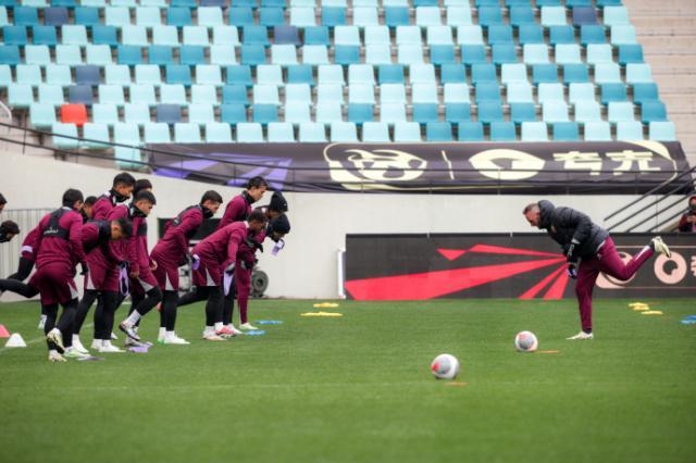 开云体育-2025超级杯前瞻：海港重在磨合 申花欲再冲冠