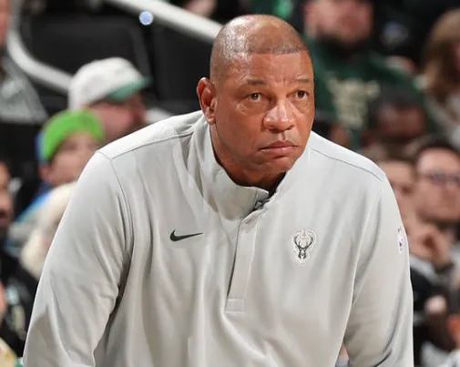 开云体育app-里弗斯：伤病、字母哥的交易传言是雄鹿本赛季失败的原因